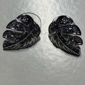 Tommy Bahama earrings